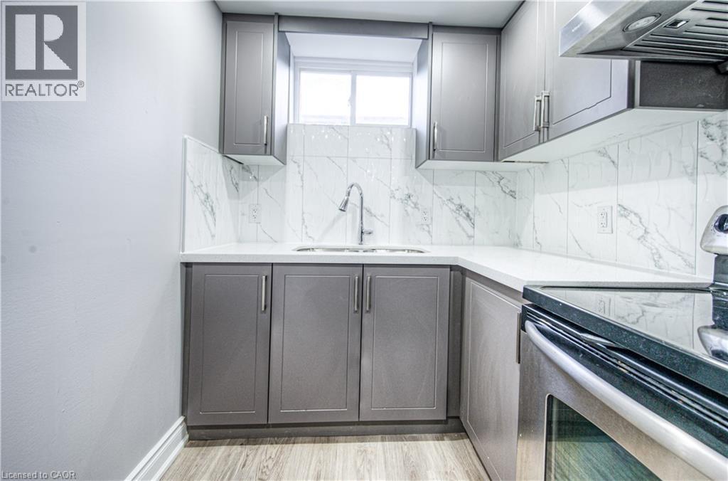 279 Dixon Street, Kitchener, ON - Indoor Photo Showing Kitchen