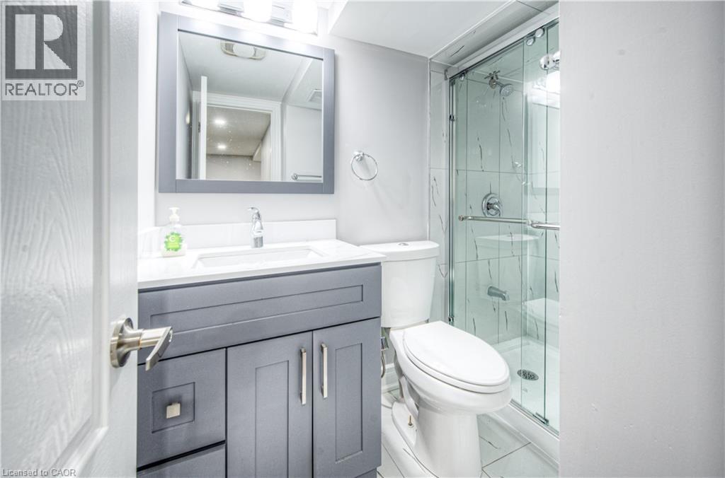 279 Dixon Street, Kitchener, ON - Indoor Photo Showing Bathroom