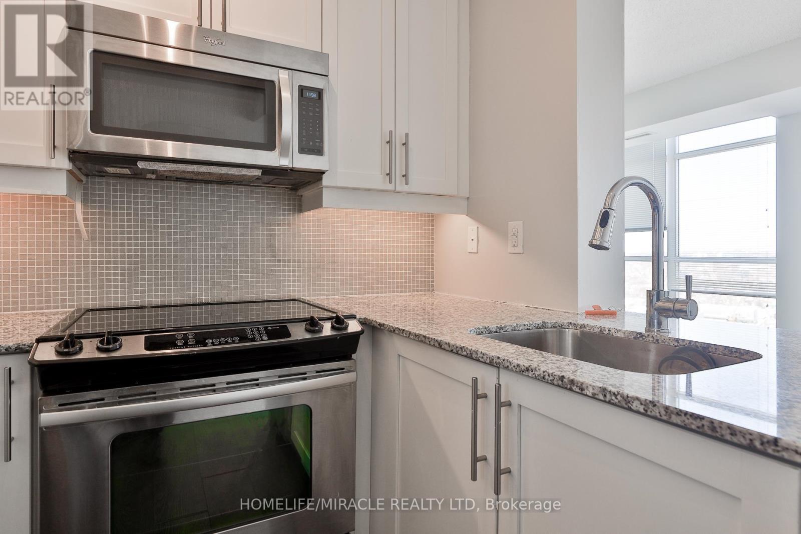 2815 - 125 Western Battery Road, Toronto, ON - Indoor Photo Showing Kitchen With Upgraded Kitchen