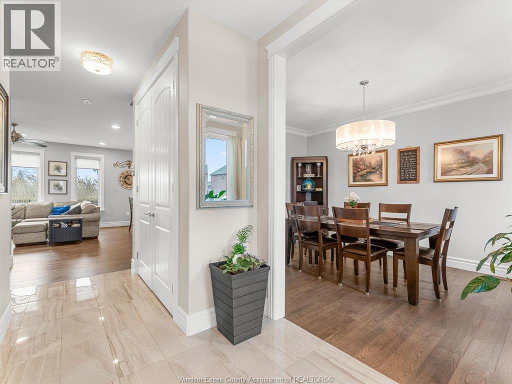 65 Augustus, Lasalle, ON - Indoor Photo Showing Dining Room
