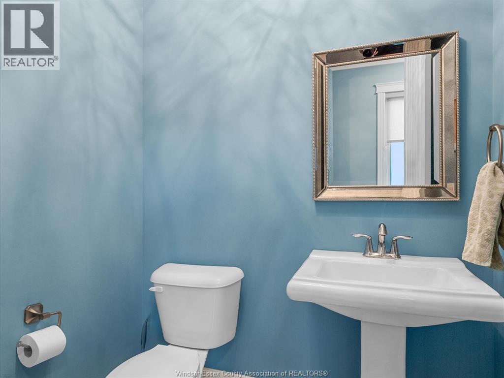 65 Augustus, Lasalle, ON - Indoor Photo Showing Bathroom