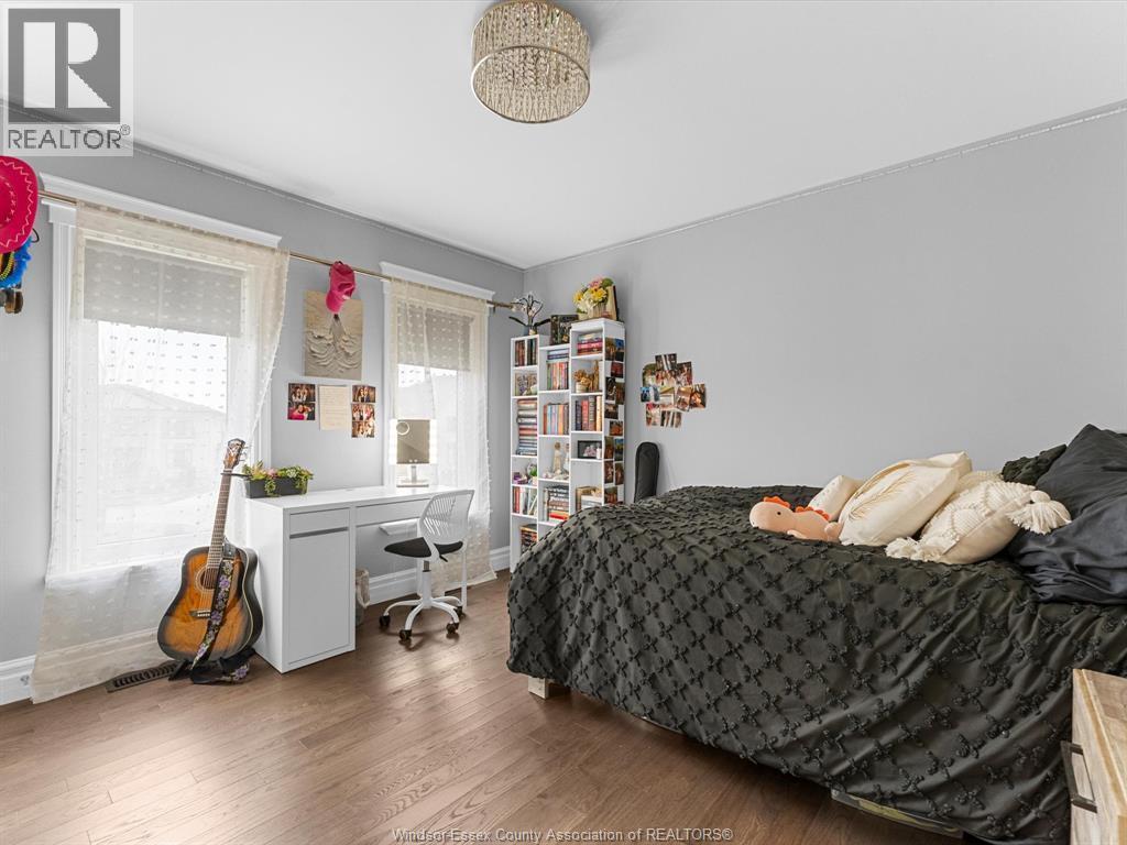 65 Augustus, Lasalle, ON - Indoor Photo Showing Bedroom