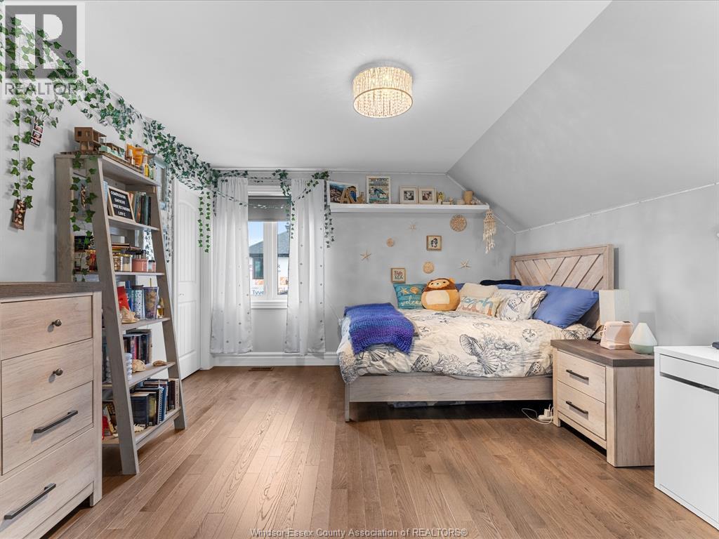 65 Augustus, Lasalle, ON - Indoor Photo Showing Bedroom