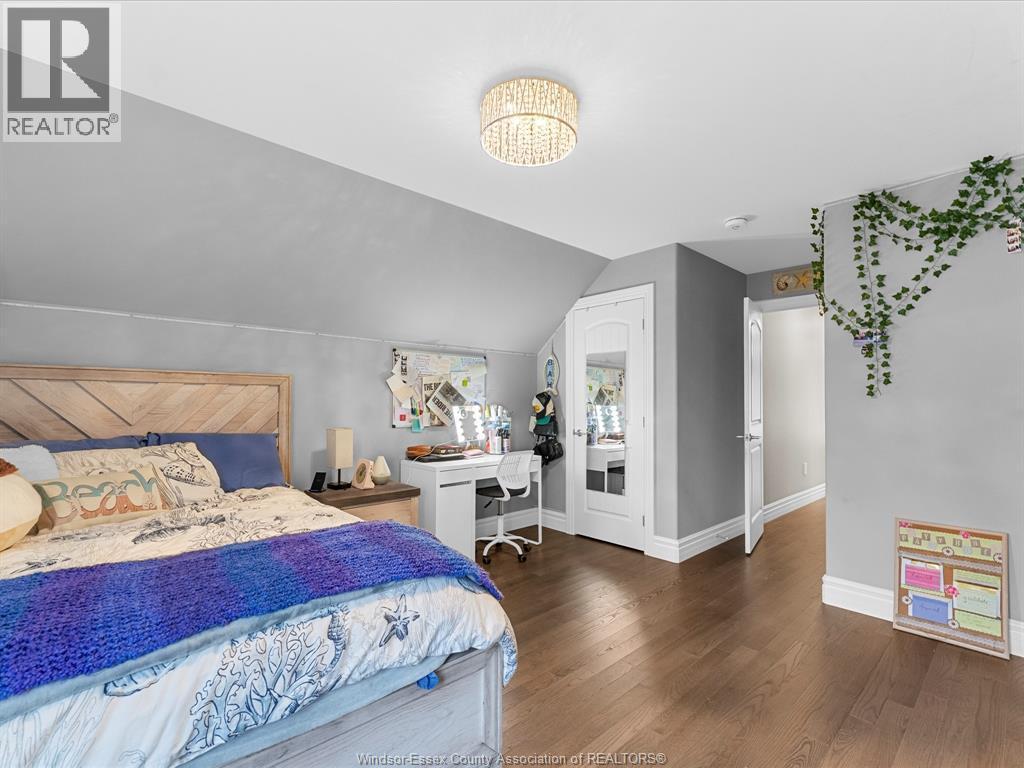 65 Augustus, Lasalle, ON - Indoor Photo Showing Bedroom