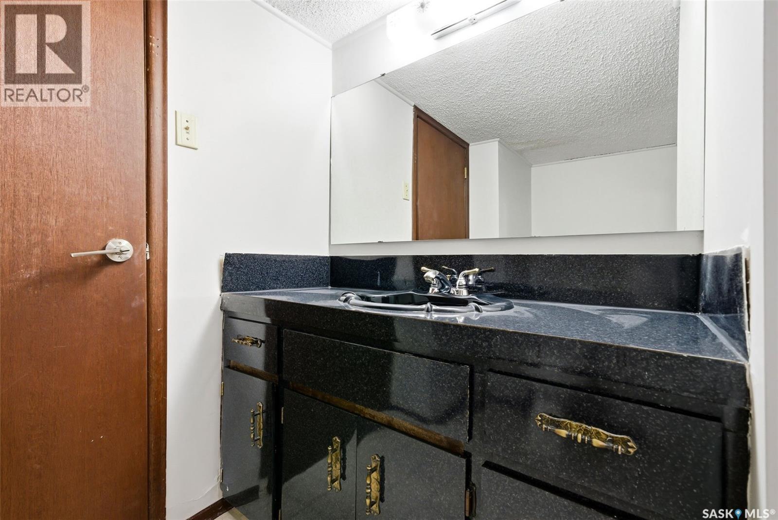 30 Dalhousie Way, Regina, SK - Indoor Photo Showing Bathroom