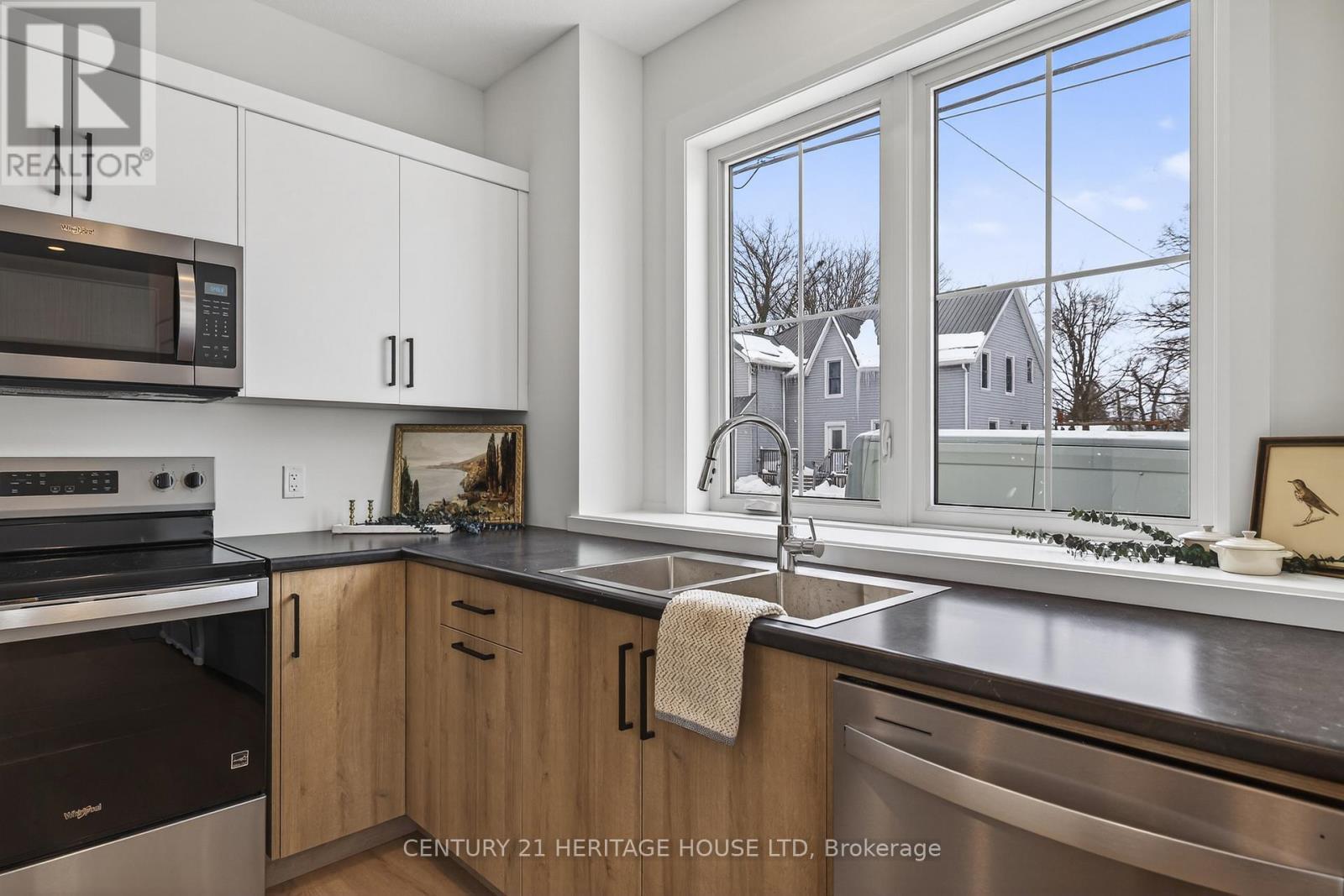 51177 Ron Mcneil Line E, Malahide (Springfield), ON - Indoor Photo Showing Kitchen With Double Sink With Upgraded Kitchen