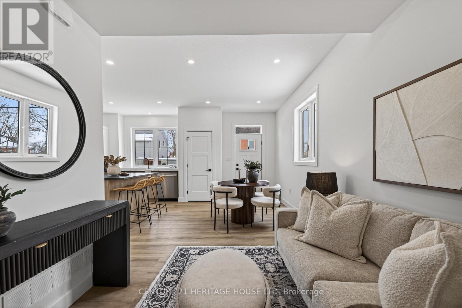 51177 Ron Mcneil Line E, Malahide (Springfield), ON - Indoor Photo Showing Living Room