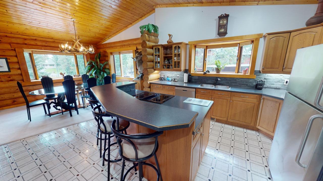 6006 Wolf Creek Road, Wasa, BC - Indoor