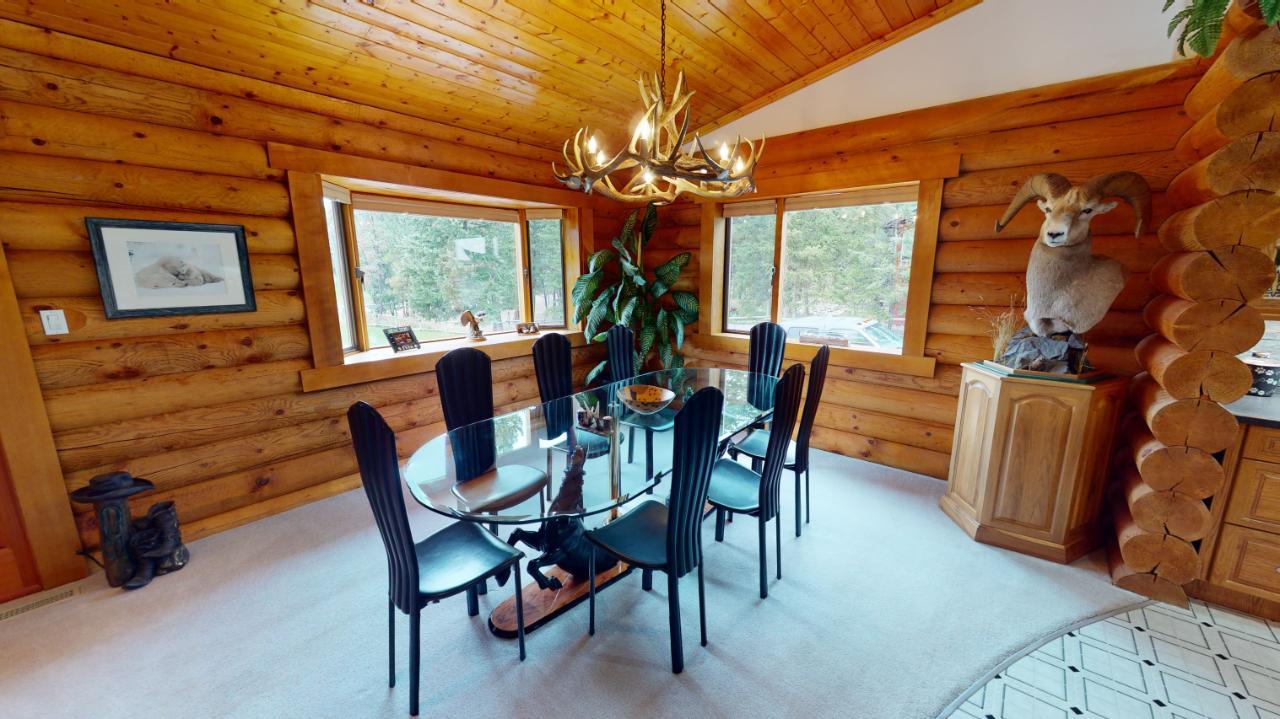 6006 Wolf Creek Road, Wasa, BC - Indoor Photo Showing Dining Room