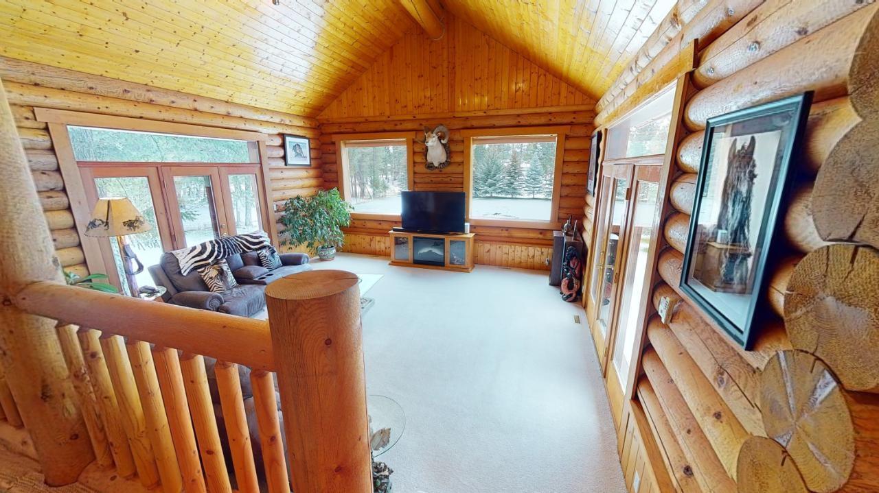 6006 Wolf Creek Road, Wasa, BC - Indoor