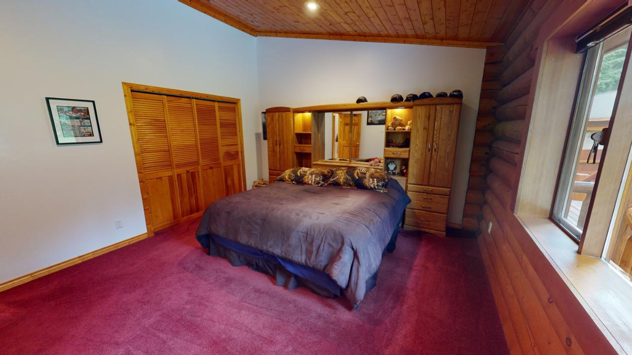 6006 Wolf Creek Road, Wasa, BC - Indoor Photo Showing Bedroom