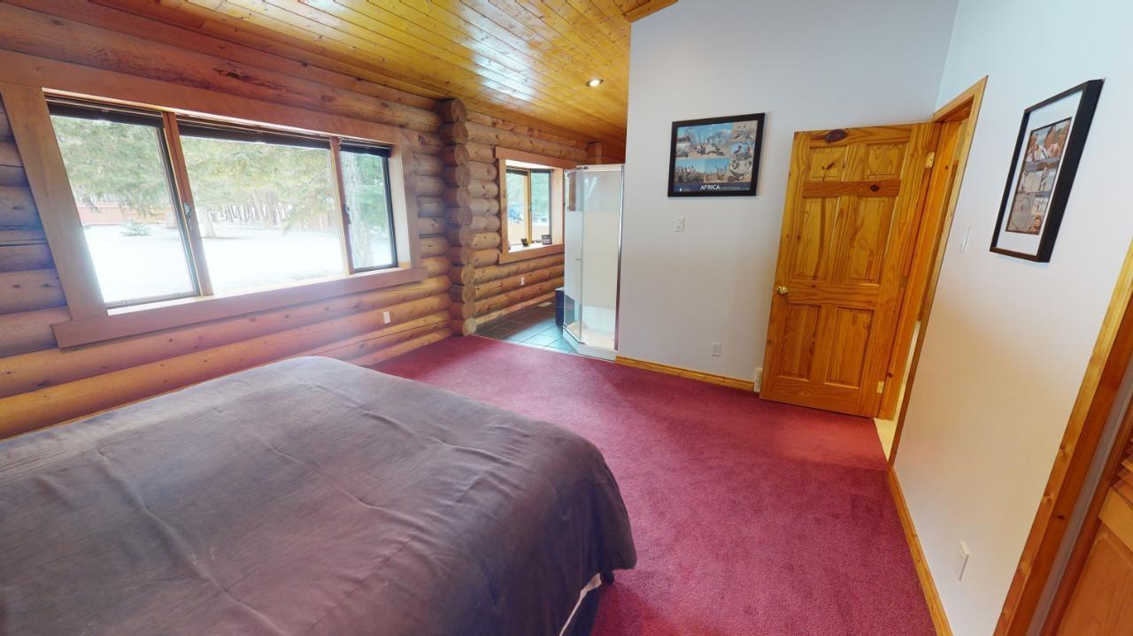 6006 Wolf Creek Road, Wasa, BC - Indoor Photo Showing Bedroom
