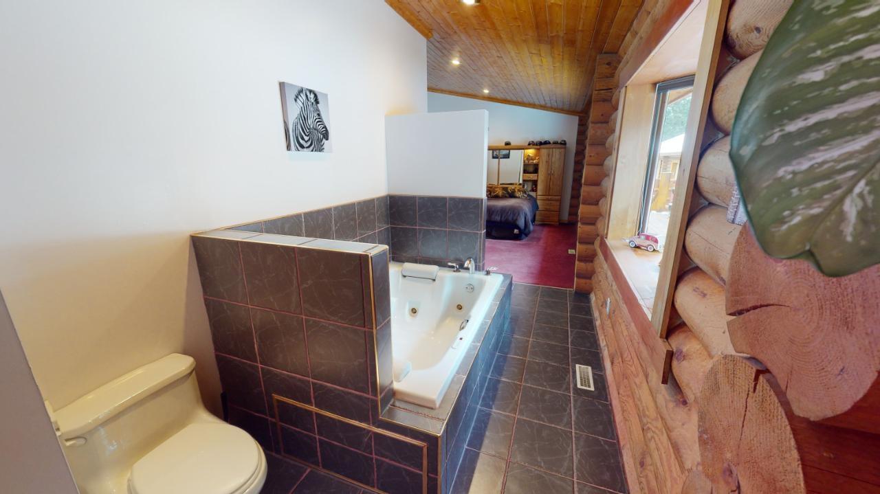 6006 Wolf Creek Road, Wasa, BC - Indoor Photo Showing Bathroom