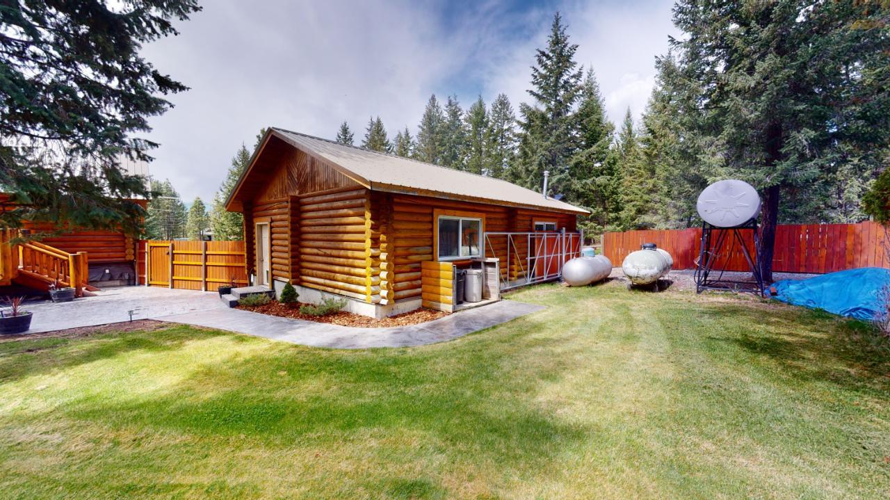 6006 Wolf Creek Road, Wasa, BC - Outdoor With Deck Patio Veranda
