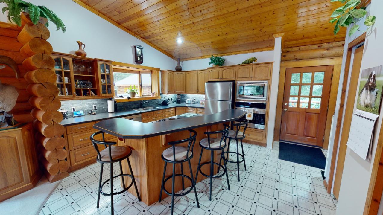 6006 Wolf Creek Road, Wasa, BC - Indoor Photo Showing Kitchen