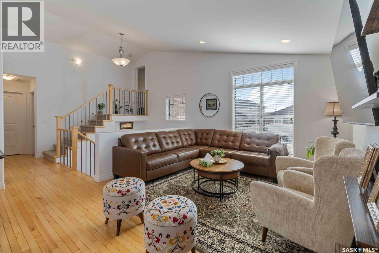 3 Briarvale Crescent, Saskatoon, SK - Indoor Photo Showing Living Room