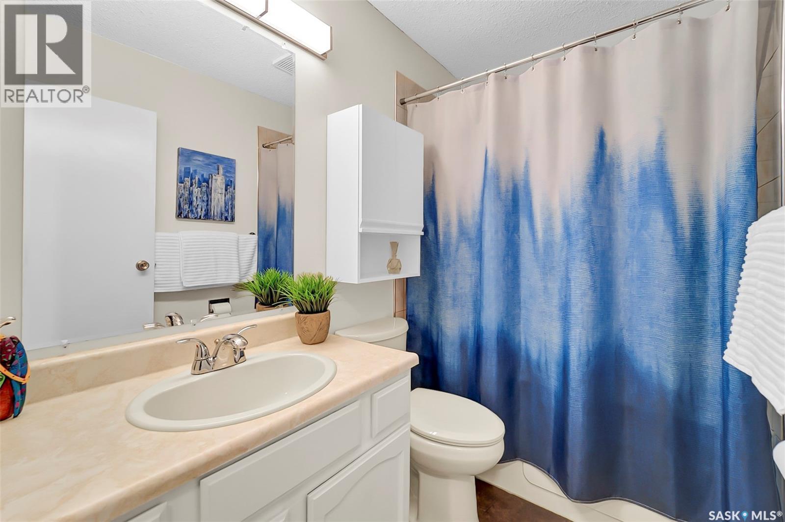 703 Candle Court, Saskatoon, SK - Indoor Photo Showing Bathroom