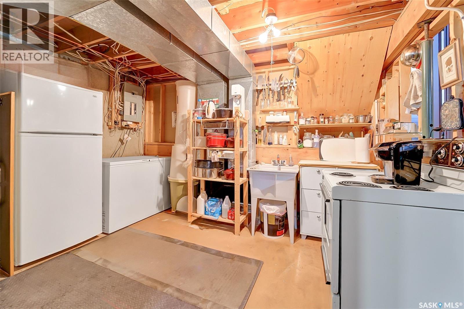 703 Candle Court, Saskatoon, SK - Indoor Photo Showing Laundry Room