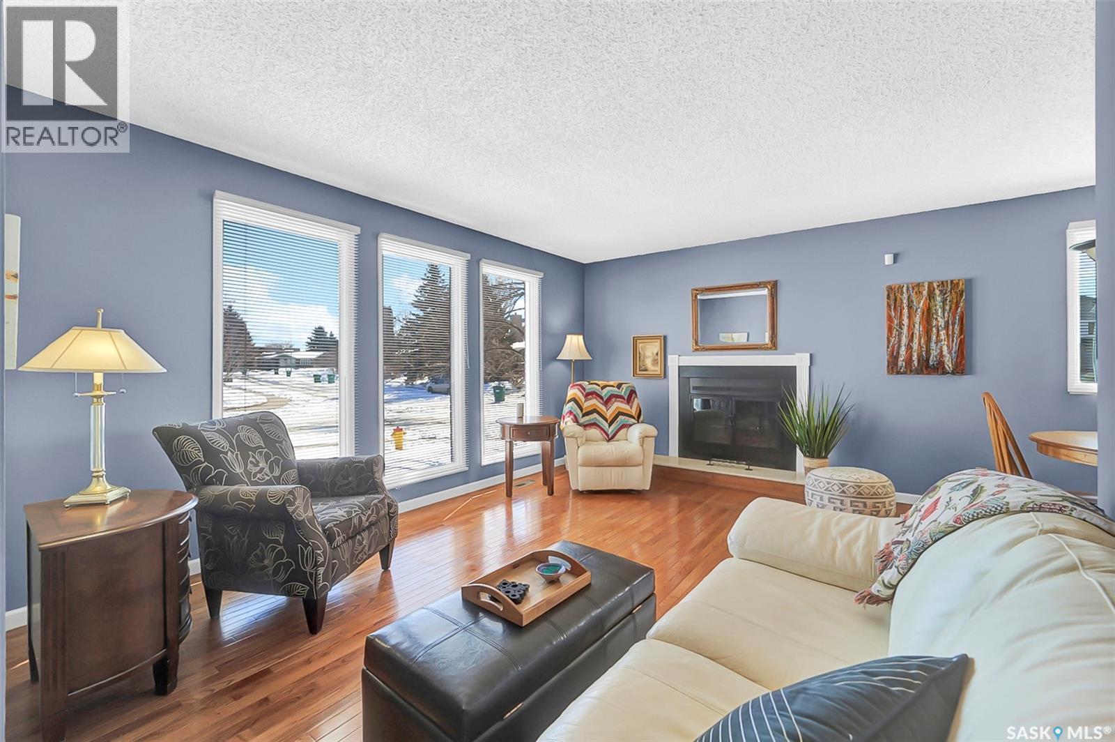 703 Candle Court, Saskatoon, SK - Indoor Photo Showing Living Room