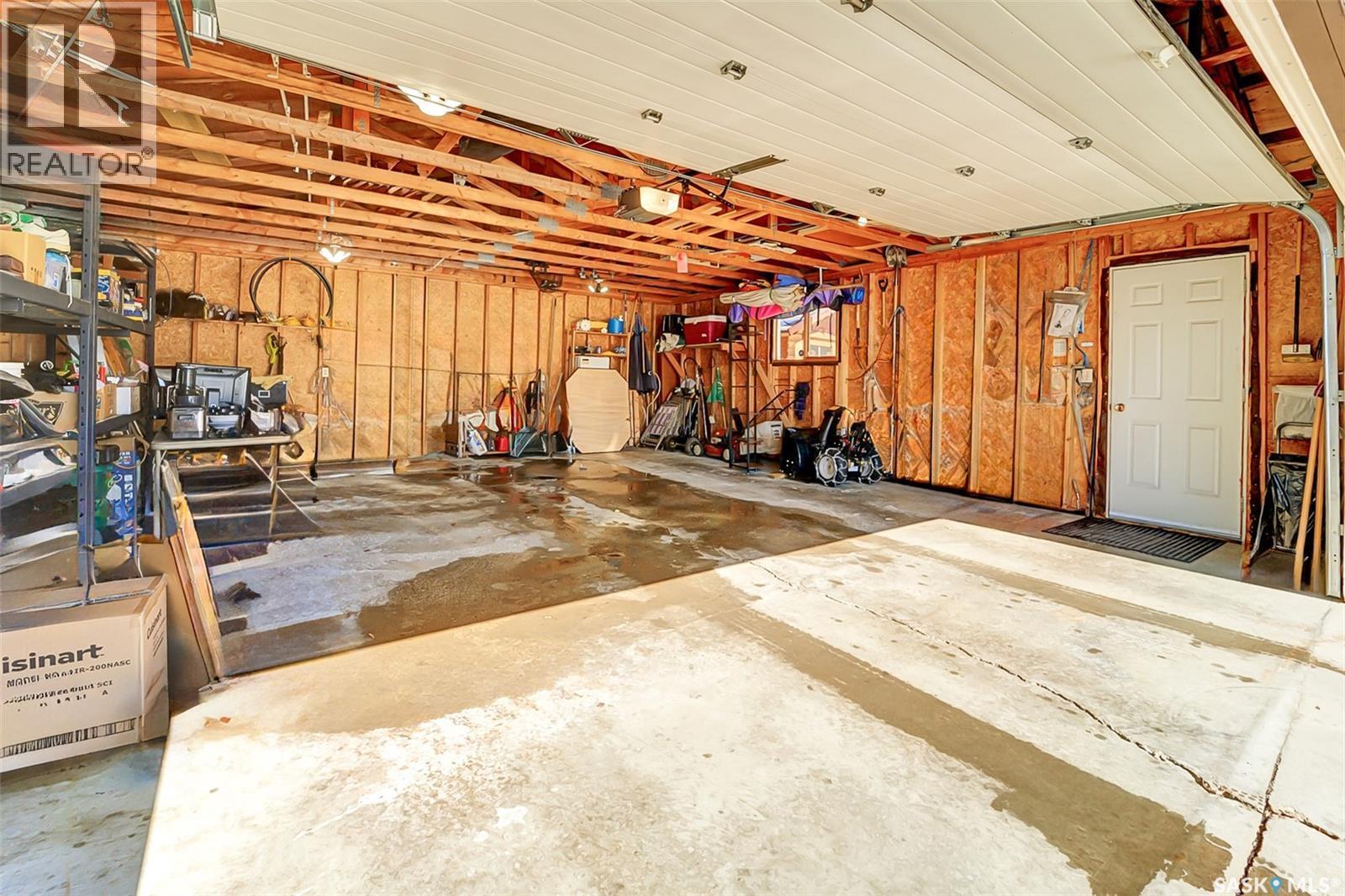 703 Candle Court, Saskatoon, SK - Indoor Photo Showing Garage