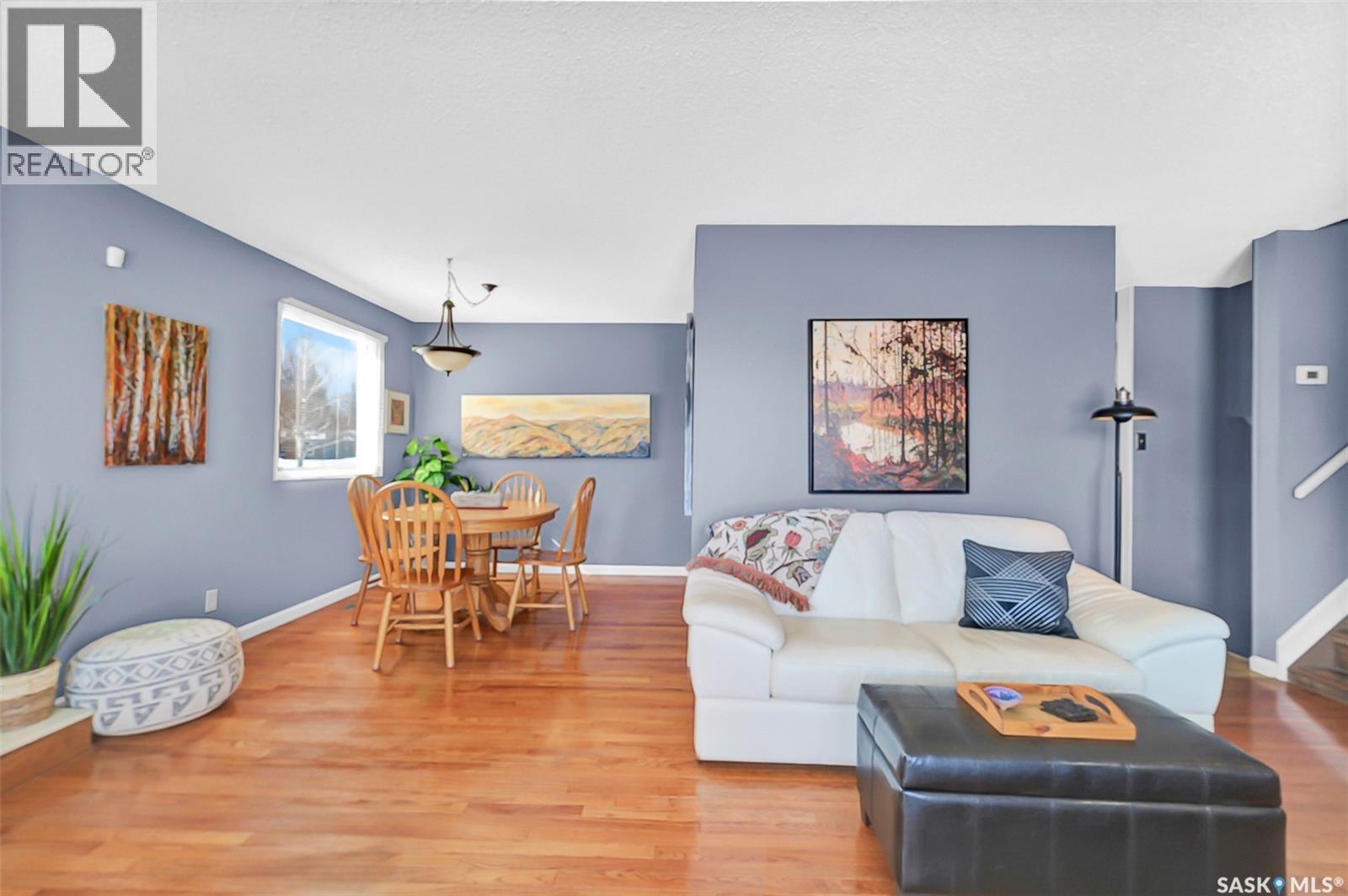 703 Candle Court, Saskatoon, SK - Indoor Photo Showing Living Room
