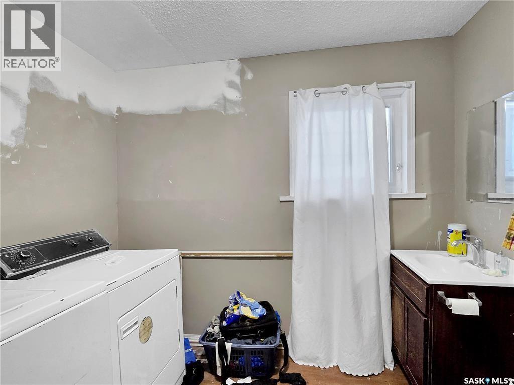 312 E Avenue S, Saskatoon, SK - Indoor Photo Showing Laundry Room