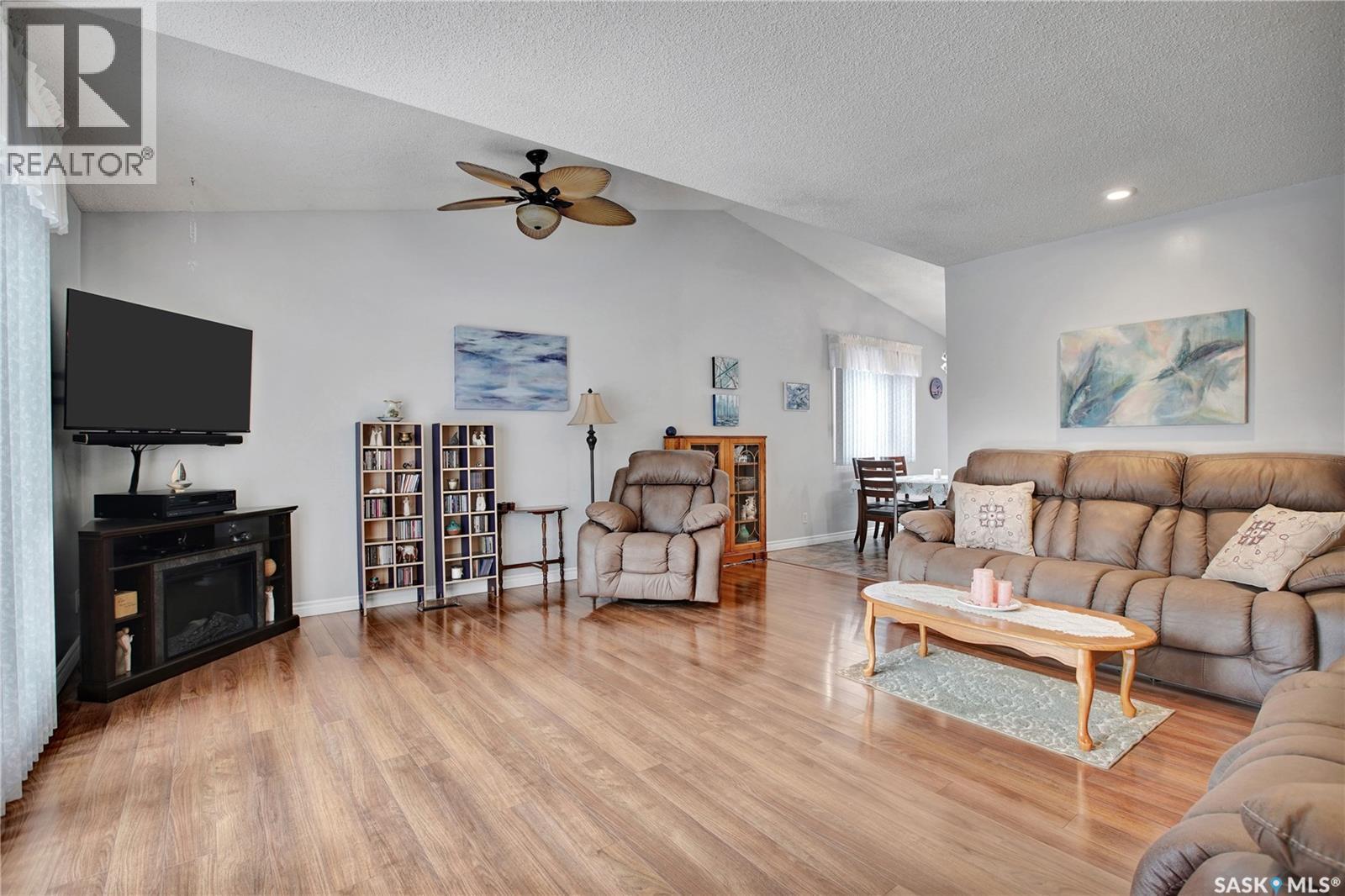 119 Spinks Drive, Saskatoon, SK - Indoor Photo Showing Living Room