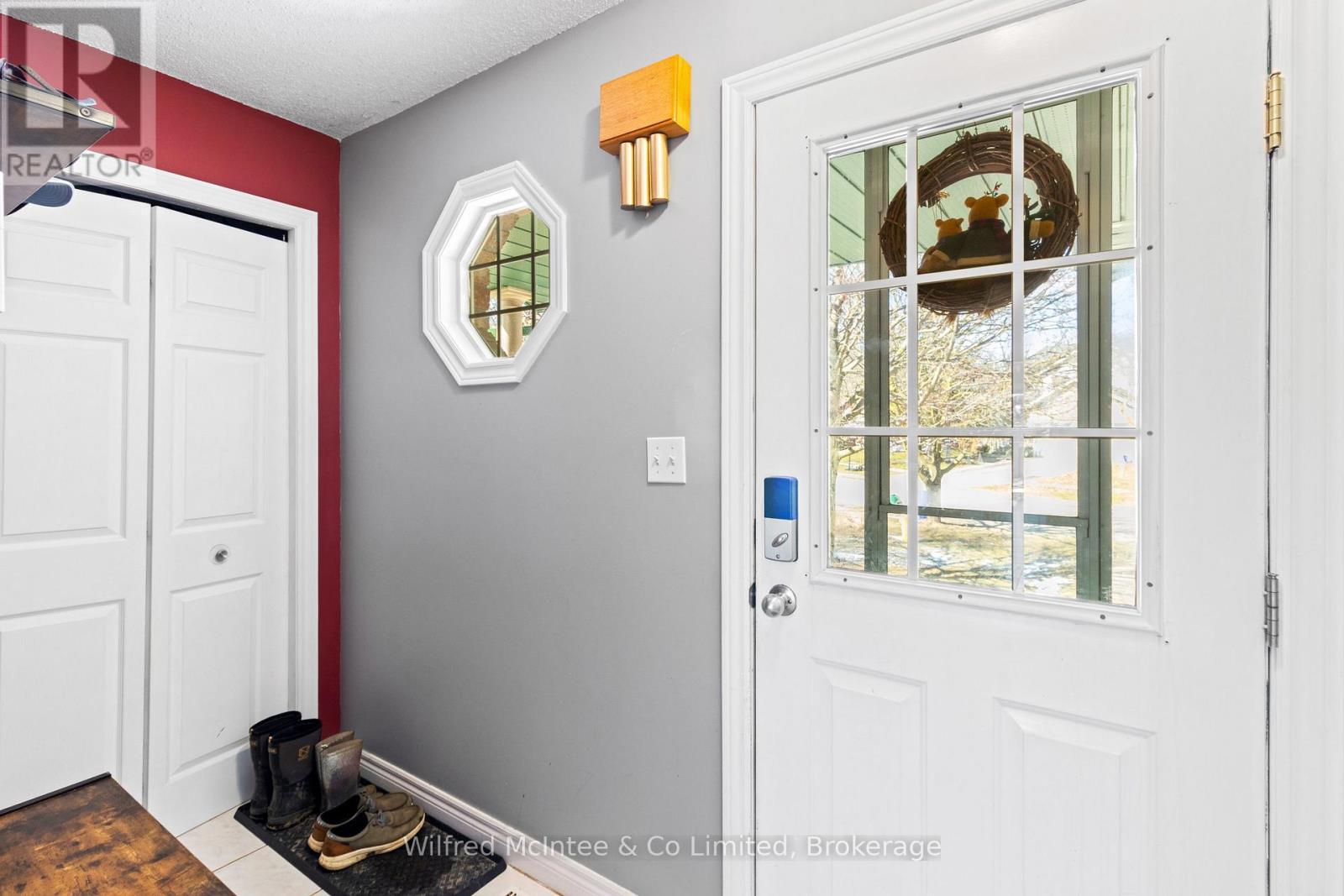 59 Dales Drive, Mapleton, ON - Indoor Photo Showing Other Room
