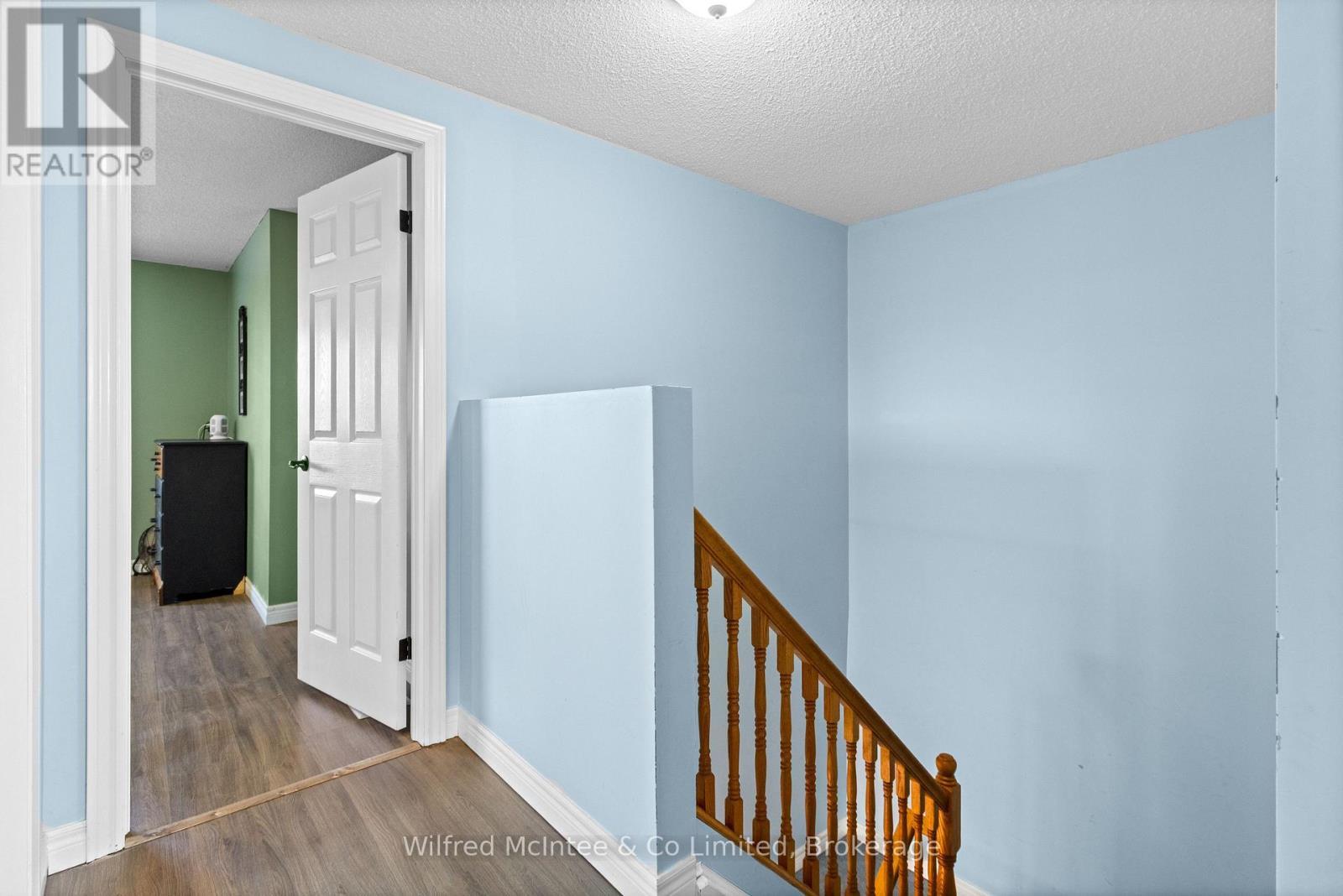 59 Dales Drive, Mapleton, ON - Indoor Photo Showing Other Room