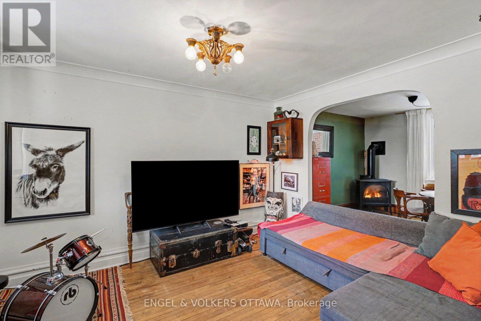 86 Pinhey Street, Ottawa, ON - Indoor With Fireplace