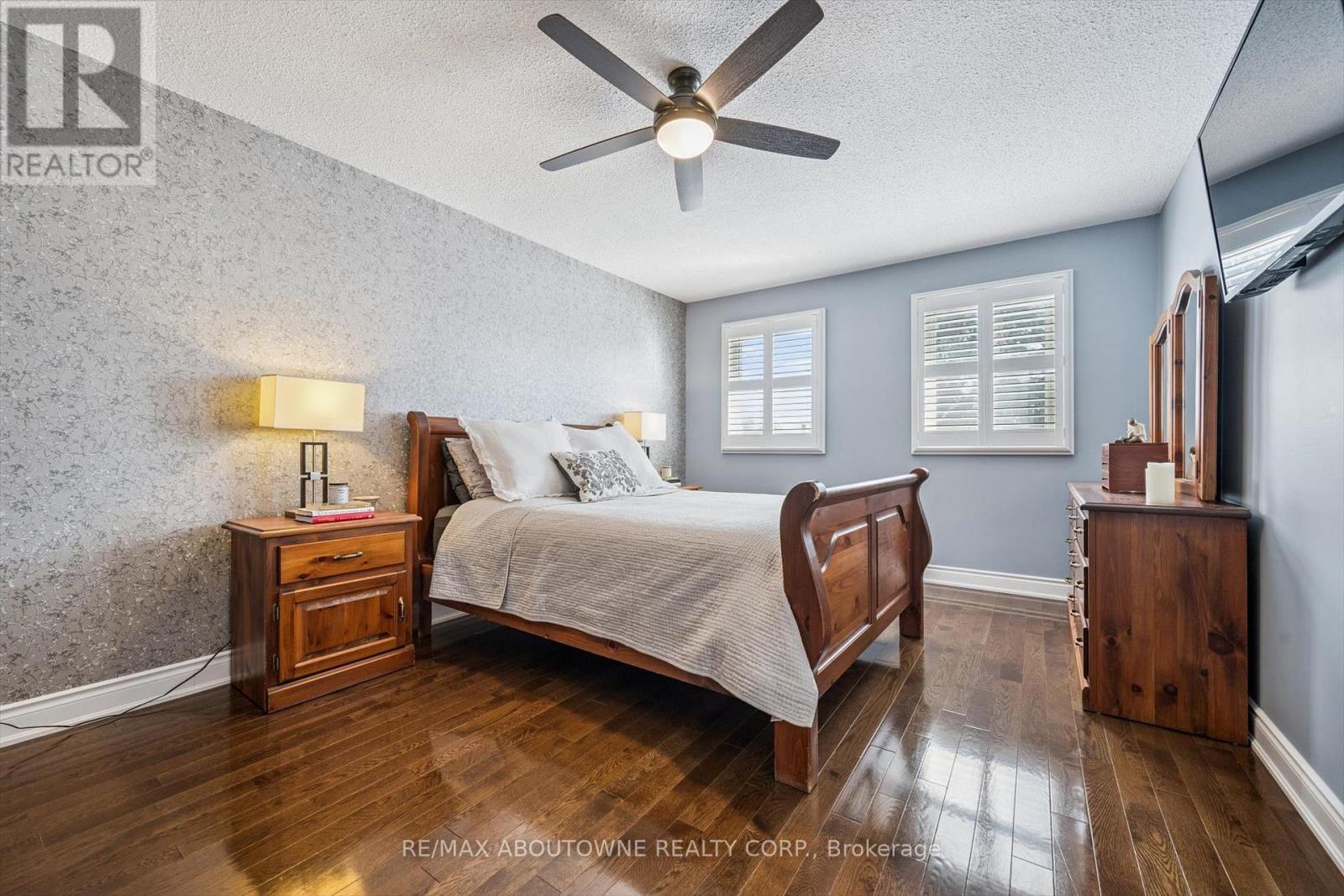 2421 Hargood Place, Mississauga, ON - Indoor Photo Showing Bedroom