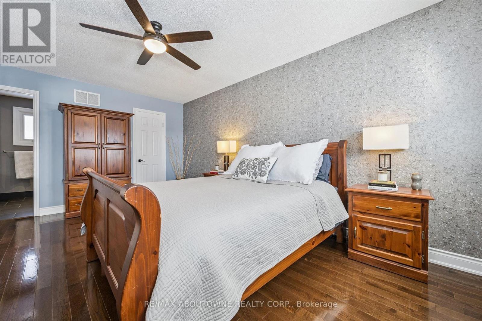 2421 Hargood Place, Mississauga, ON - Indoor Photo Showing Bedroom