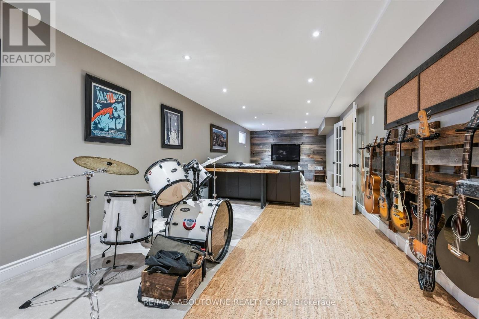 2421 Hargood Place, Mississauga, ON - Indoor Photo Showing Gym Room