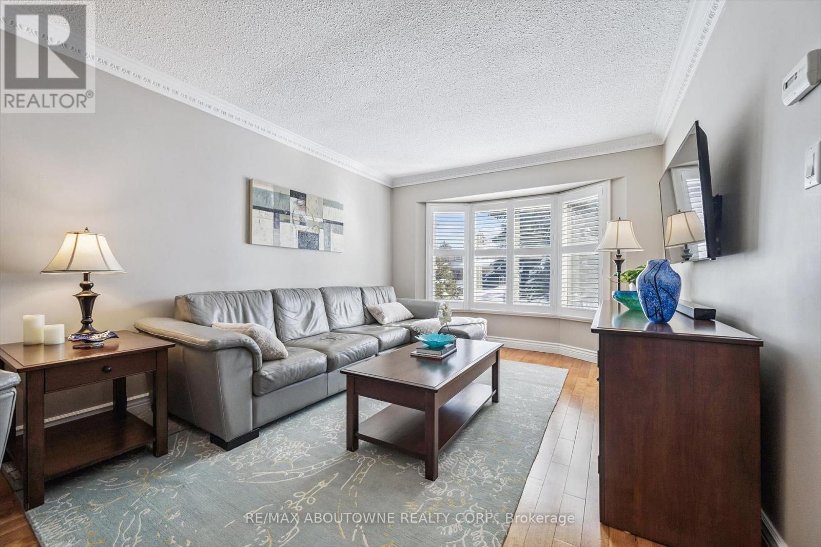 2421 Hargood Place, Mississauga, ON - Indoor Photo Showing Living Room
