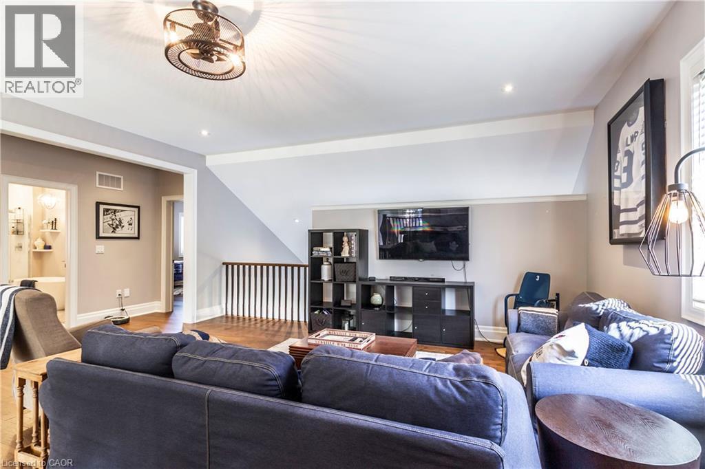 Living room with recessed lighting and wood finished floors - 72 Pond View Gate, Waterdown, ON - Indoor Photo Showing Living Room