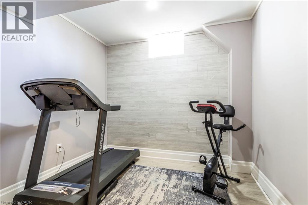 Exercise area featuring wood finished floors and baseboards - 72 Pond View Gate, Waterdown, ON - Indoor Photo Showing Gym Room
