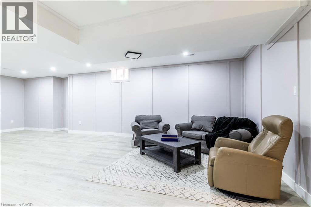 72 Pond View Gate, Waterdown, ON - Indoor Photo Showing Basement