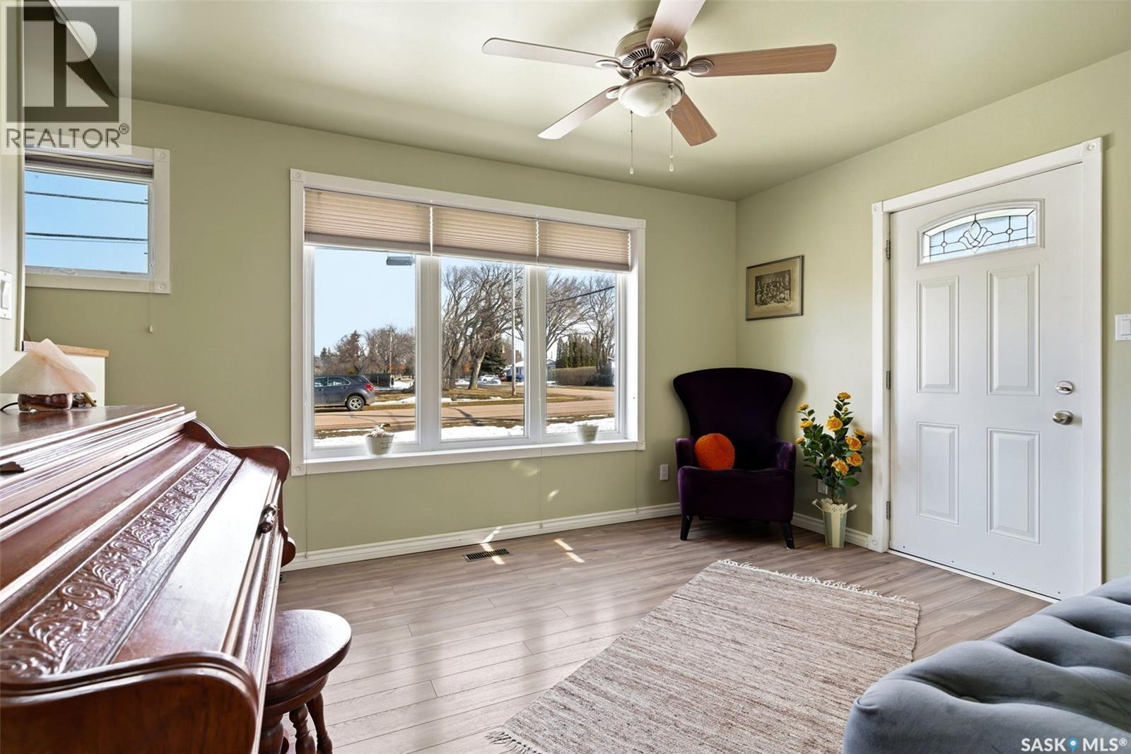 800 Pheasant Street, Grenfell, SK - Indoor