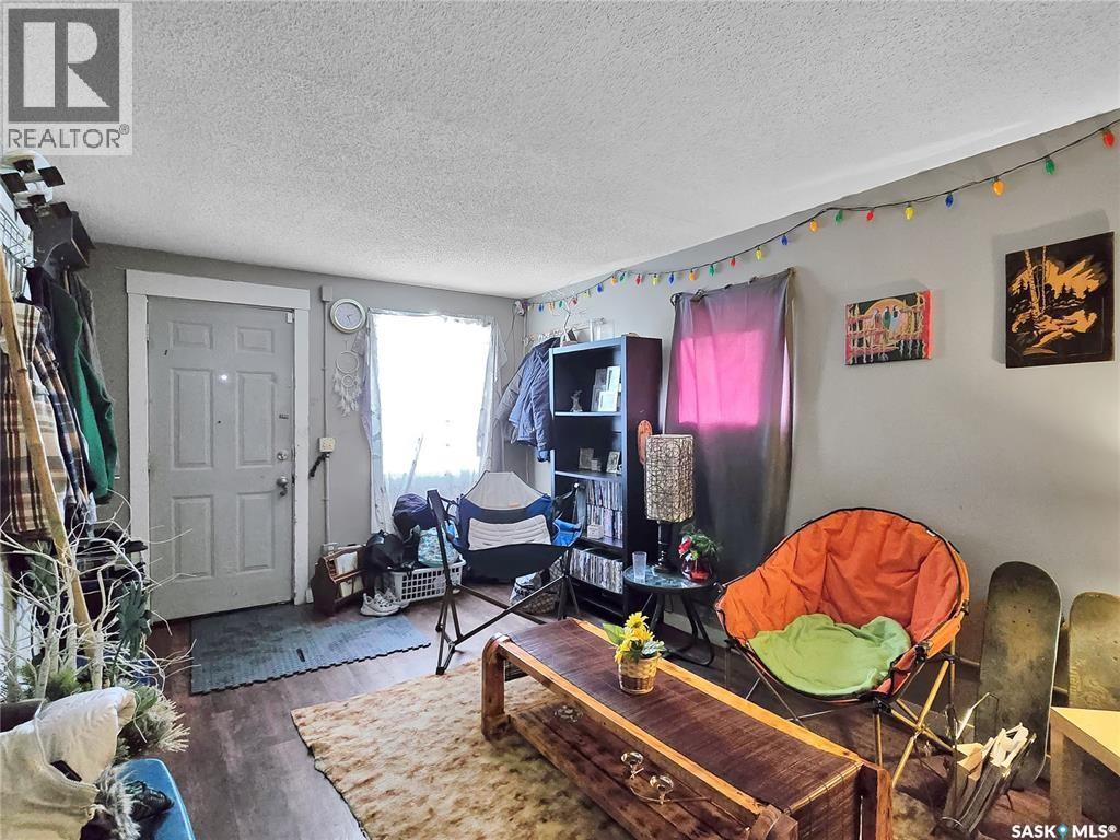 205 J Avenue S, Saskatoon, SK - Indoor