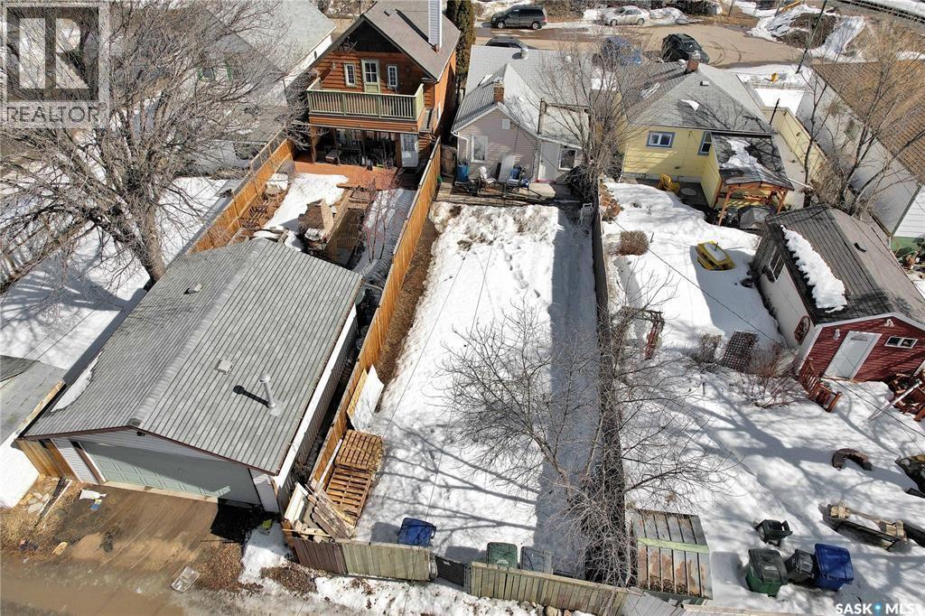 205 J Avenue S, Saskatoon, SK - Outdoor