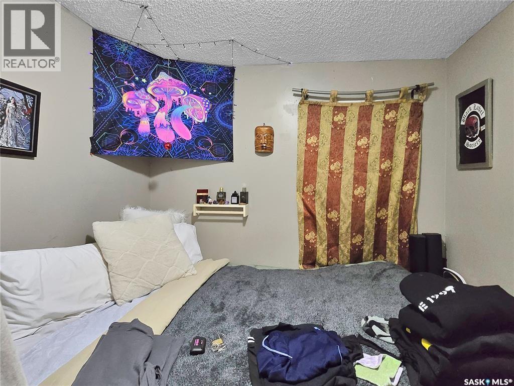 205 J Avenue S, Saskatoon, SK - Indoor Photo Showing Bedroom