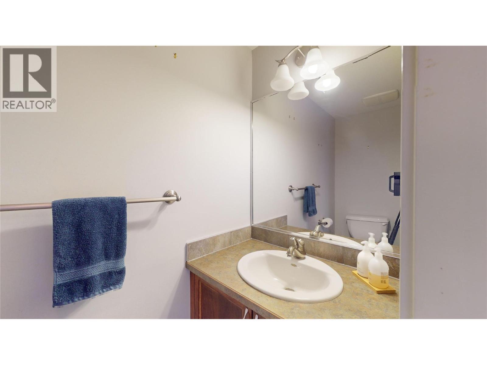218 Glen Park Drive Unit# 21, Kelowna, BC - Indoor Photo Showing Bathroom