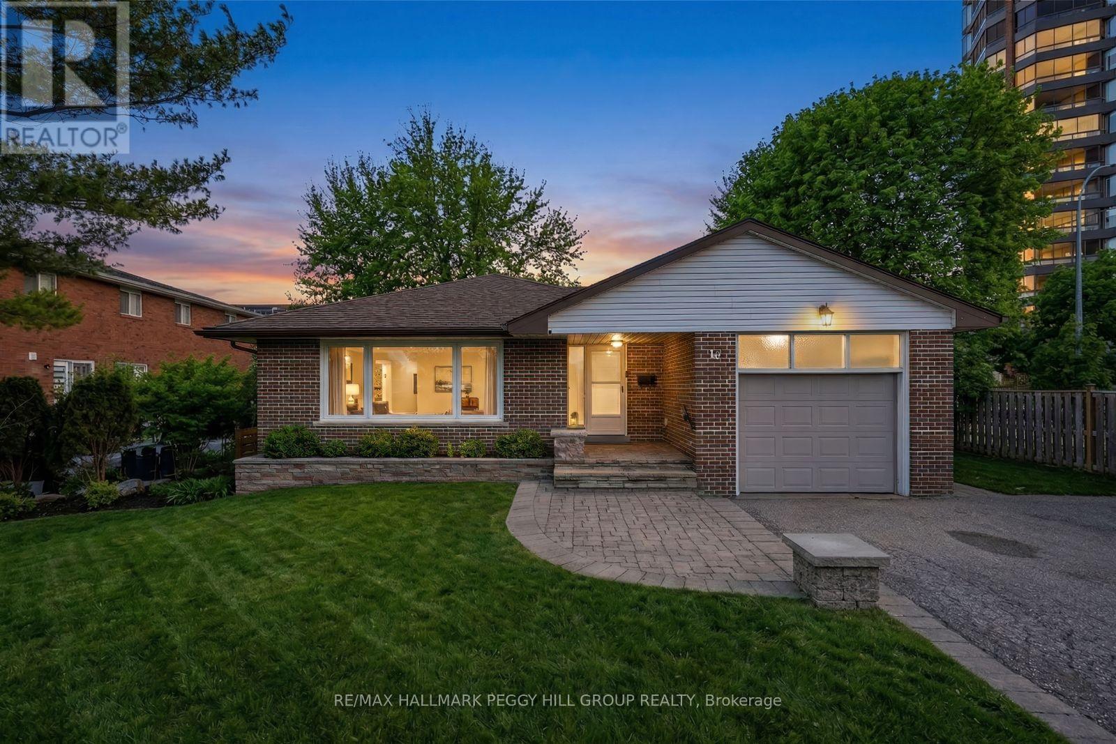 10 Duckworth Street, Barrie, ON - Outdoor