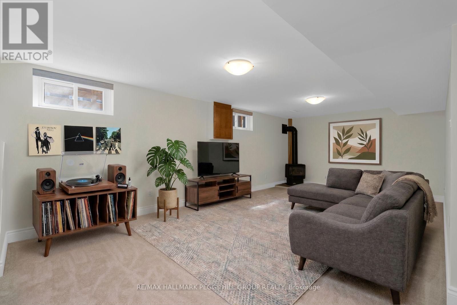 10 Duckworth Street, Barrie, ON - Indoor