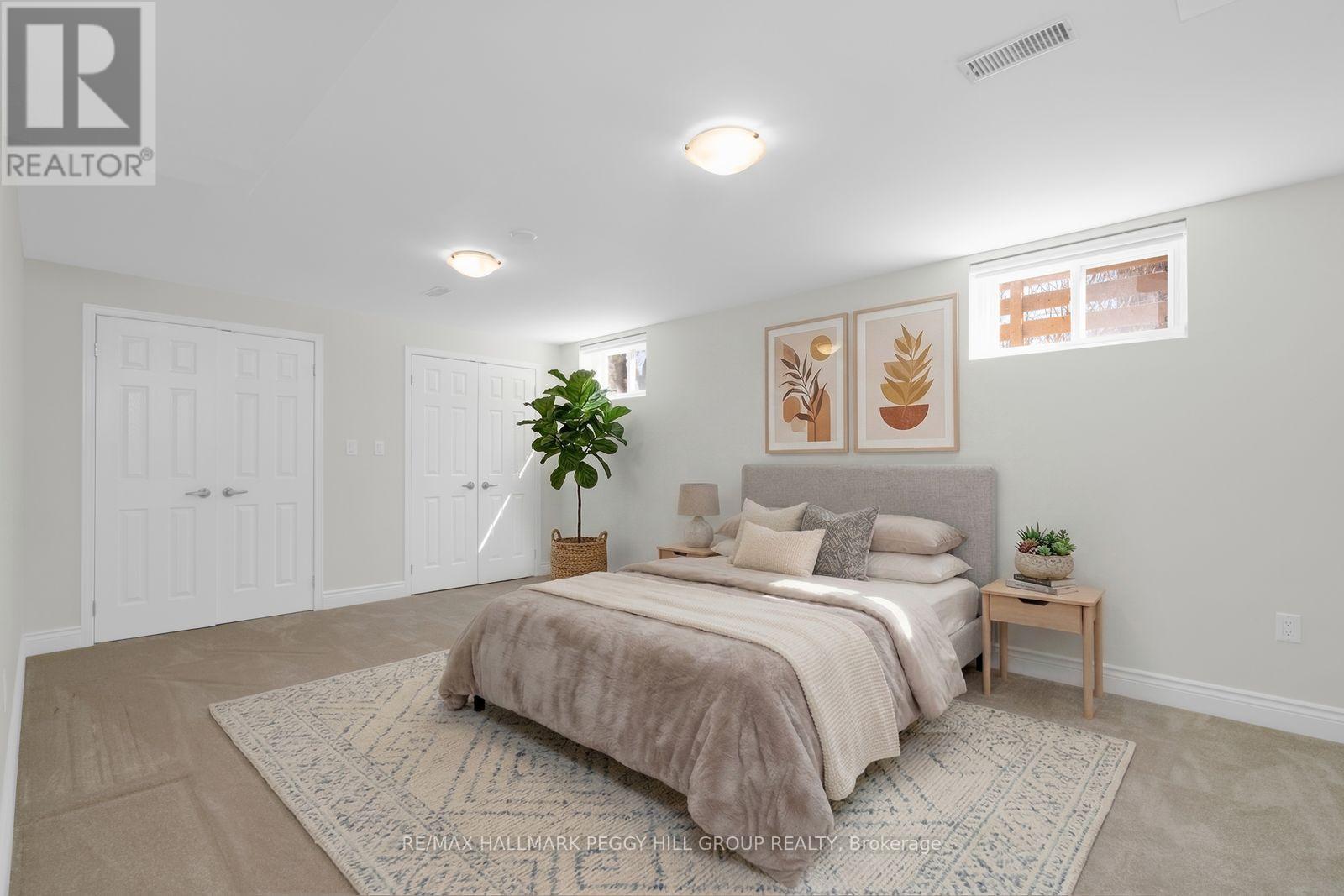 10 Duckworth Street, Barrie, ON - Indoor Photo Showing Bedroom