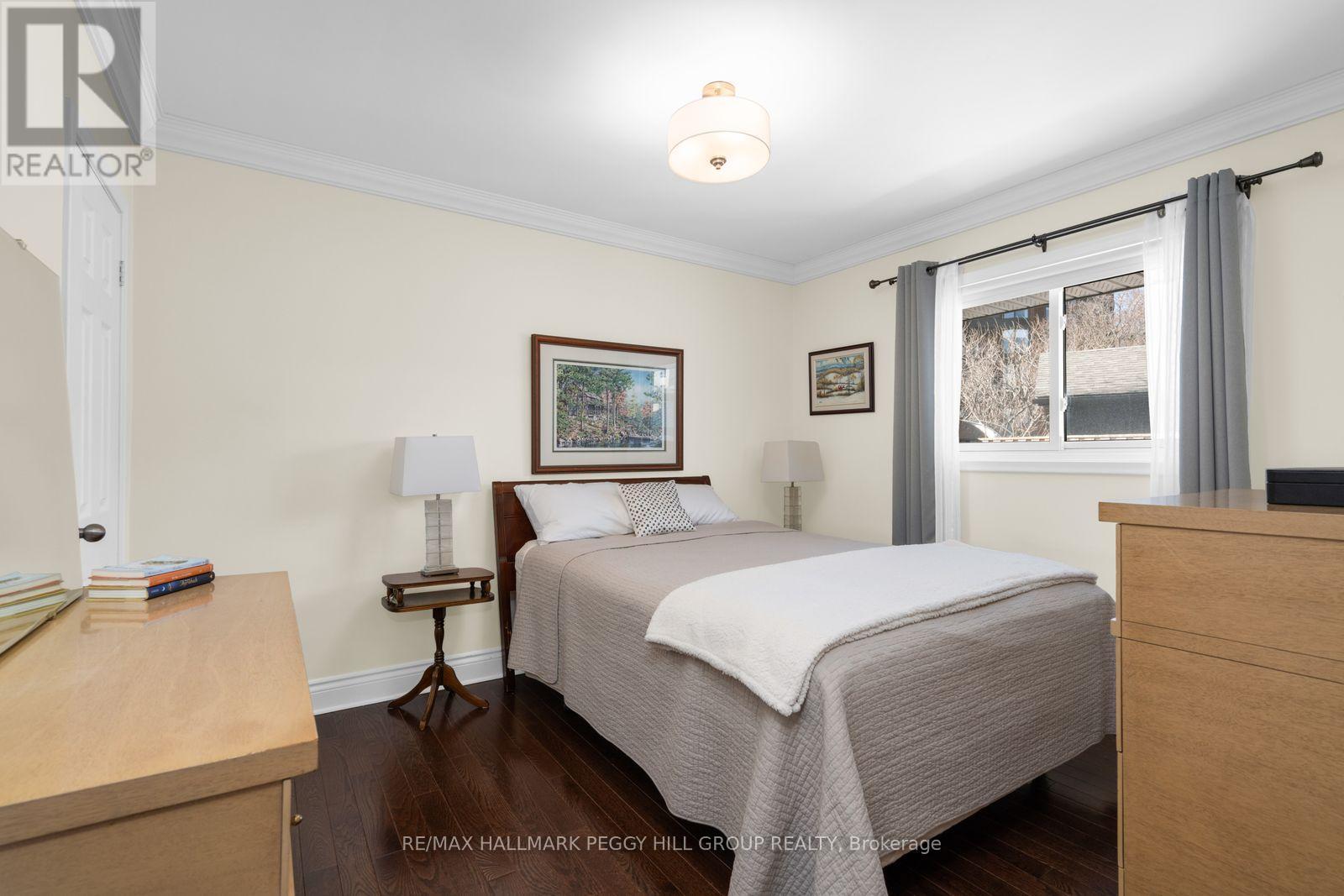 10 Duckworth Street, Barrie, ON - Indoor Photo Showing Bedroom