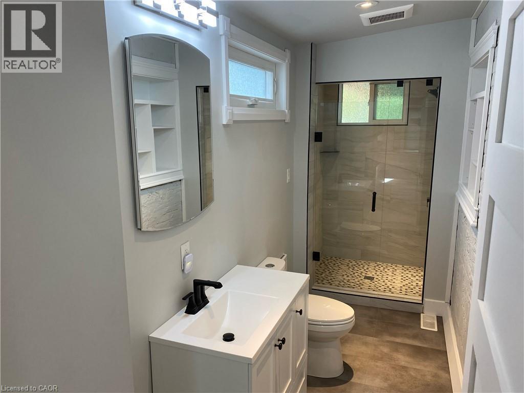 432 Bay Street N, Hamilton, ON - Indoor Photo Showing Bathroom