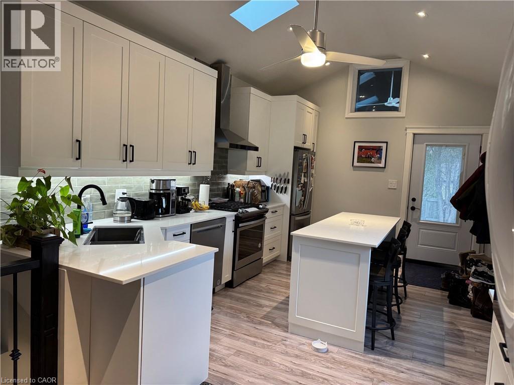 432 Bay Street N, Hamilton, ON - Indoor Photo Showing Kitchen