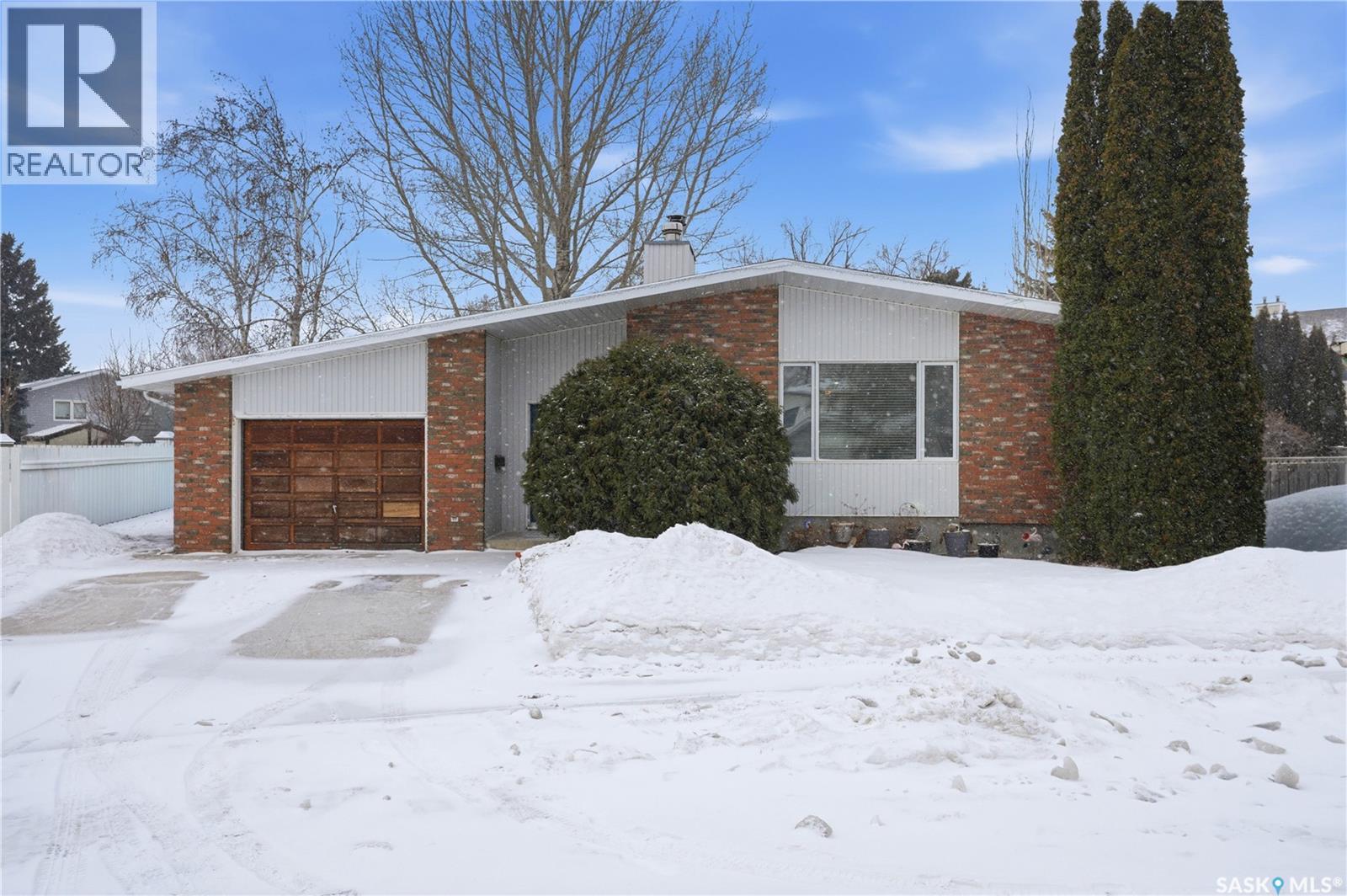 302 Bentham Crescent, Saskatoon, SK