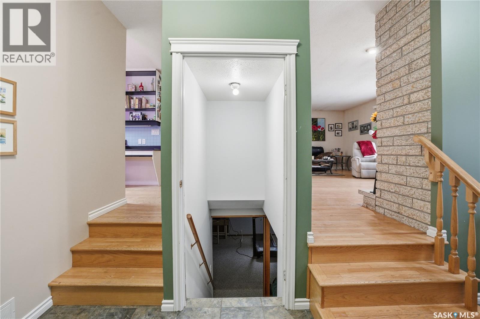 302 Bentham Crescent, Saskatoon, SK